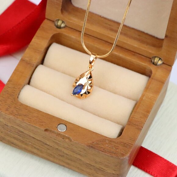 "Teardrop Blue Stone Pendant with Textured Gold Plated Leaf Design, XPPT1721 - Picture 9 of 13